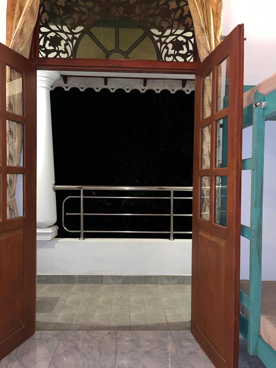 Ceylon Glory Hostel Негомбо Экстерьер фото