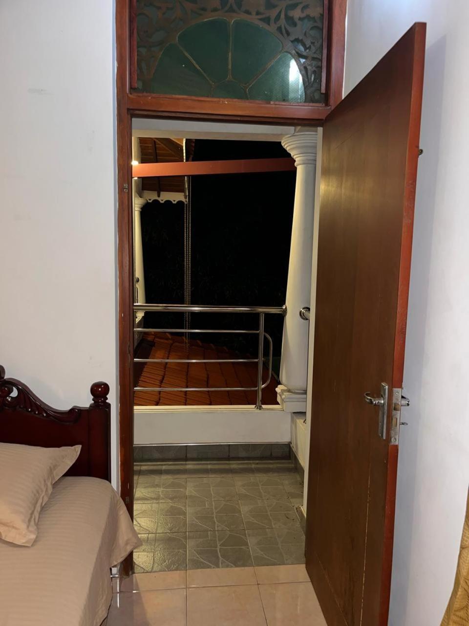 Ceylon Glory Hostel Негомбо Экстерьер фото