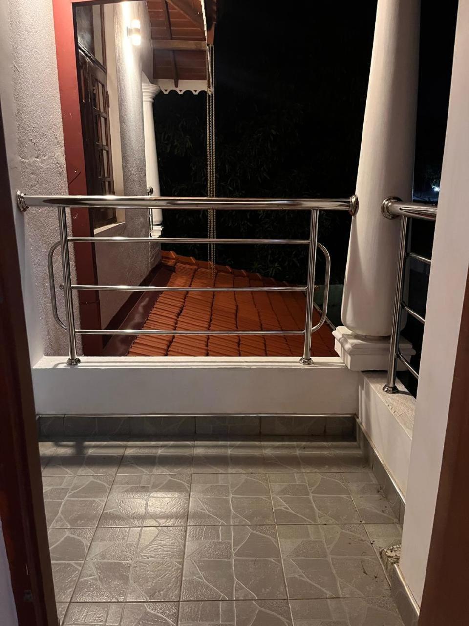 Ceylon Glory Hostel Негомбо Экстерьер фото