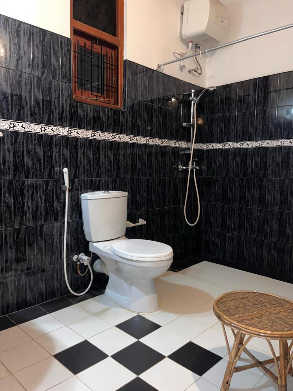 Ceylon Glory Hostel Негомбо Экстерьер фото